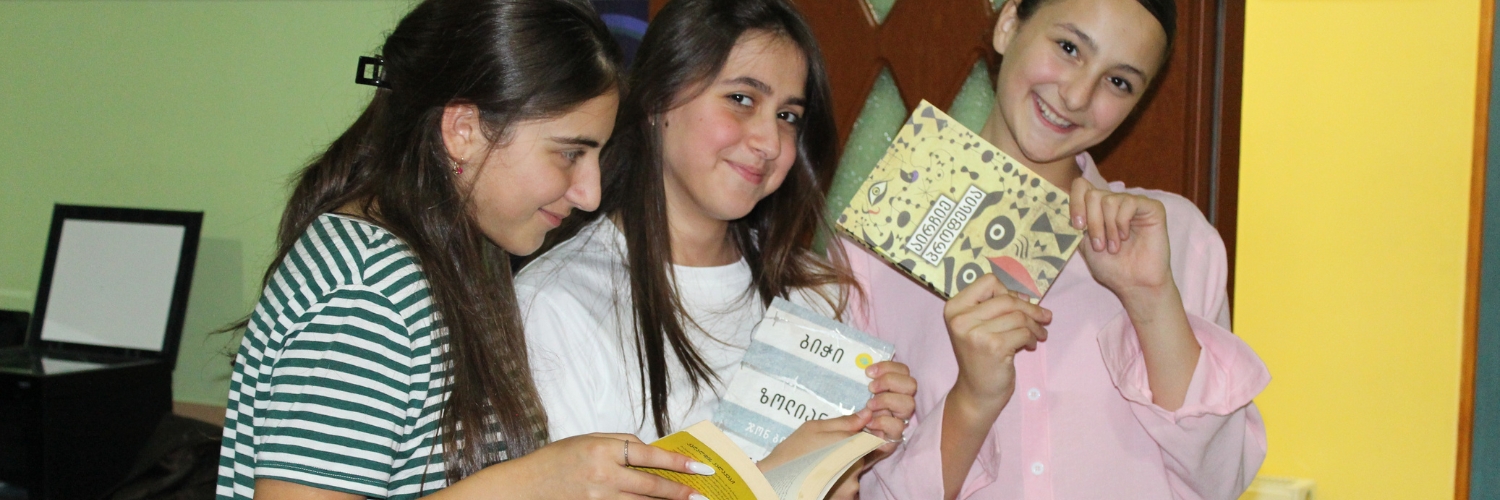 A Library Renewal Initiative Carried Out by Youth in Leliani